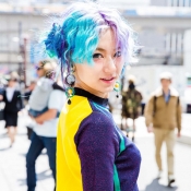 2016日本东京春季街拍 缤纷色彩演绎时髦与叛逆