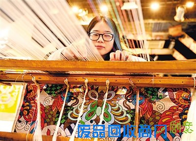 云锦手工挑花工艺亮相