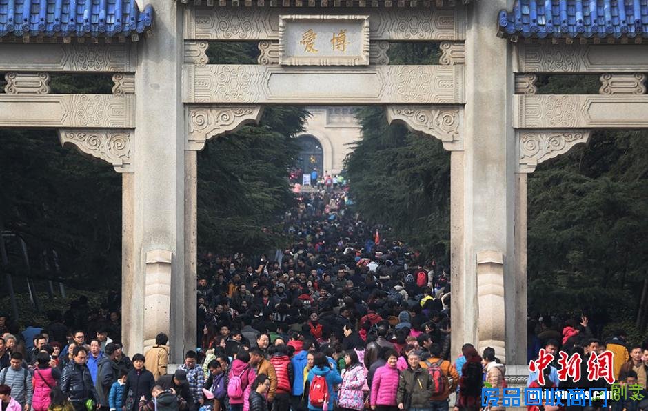 组图过春节各地人们都玩疯了