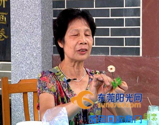 望牛墩:七夕临近乞巧民间艺人赶制贡案展手工