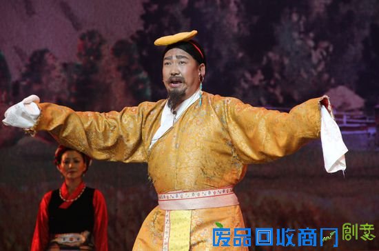 著名藏戏表演艺术家班典旺久在该剧中扮演庄园老爷