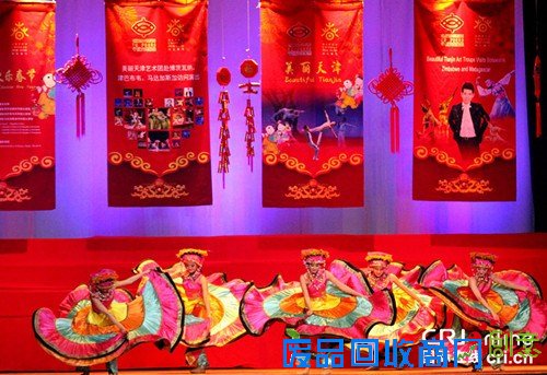 “欢乐春节”艺术团献艺津巴布韦（图）