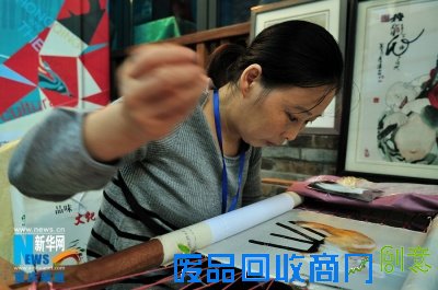 重庆传统美术工艺乱刺绣、面塑、剪纸展示