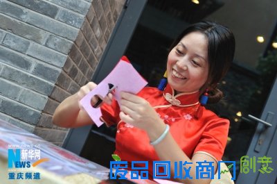 重庆传统美术工艺乱刺绣、面塑、剪纸展示