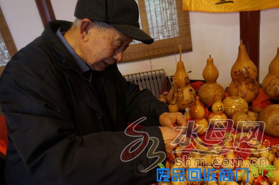 烟台剪纸传人一副剪纸剪出382个“福”字