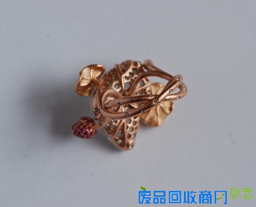 查看《珠宝的一些小设计》原图，原图尺寸：526x425