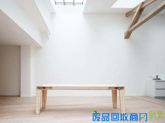  多功能可旋转工作桌