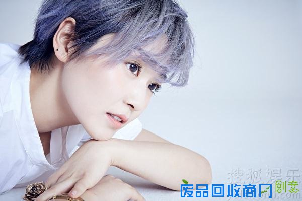 王思思曝初春写真清新自然氧气十足