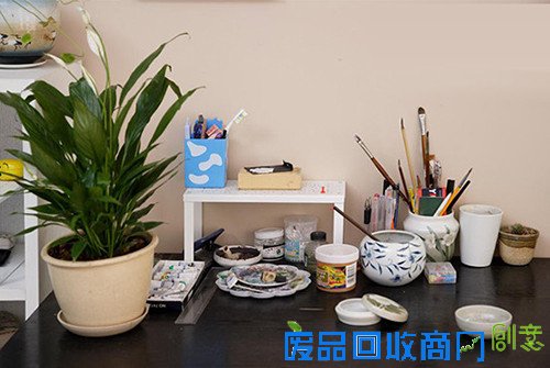 零散物品巧收纳 3招打造整洁书房