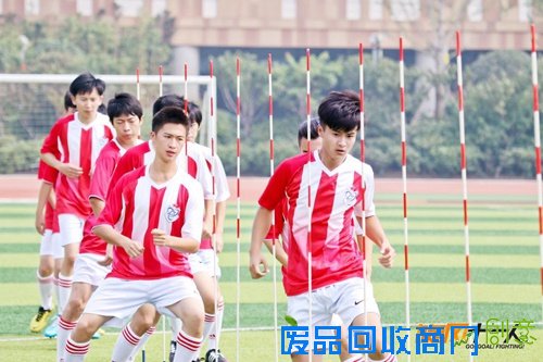 《旋风11人》唱响绿茵场 王艺霖展现青春荷尔蒙