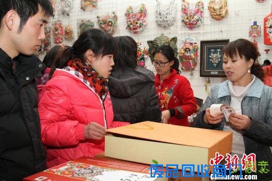 [图文]陕西民俗游春节升温 “非遗”民间工艺品受捧