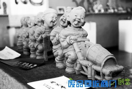 泥塑《开火车》 