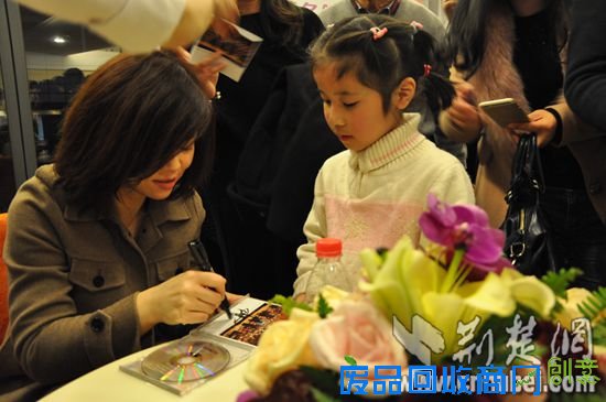 陈萨与武汉乐迷“谈琴”:学钢琴只为考级会抹杀孩子兴趣组图