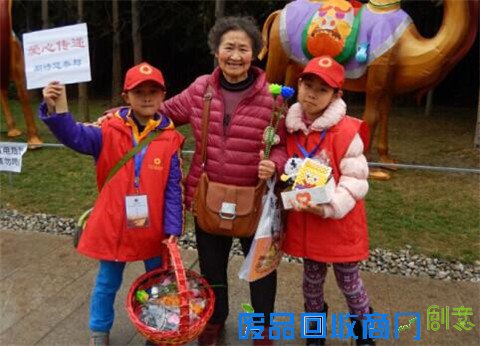 寒假里的爱心“小马甲”义卖助智障人士