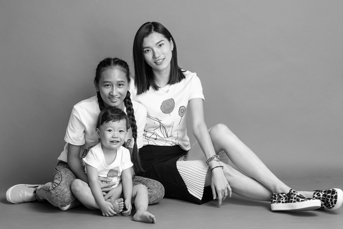 由李丹妮亲手设计的“Ms.Tomorrow”限量版T恤 由李丹妮亲手设计的“Ms.Tomorrow”限量版T恤