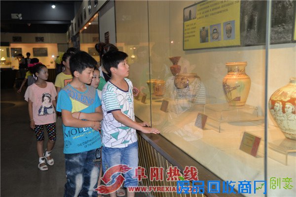 留守儿童走进文化活动中心 感受界首非物质文化遗产的魅力