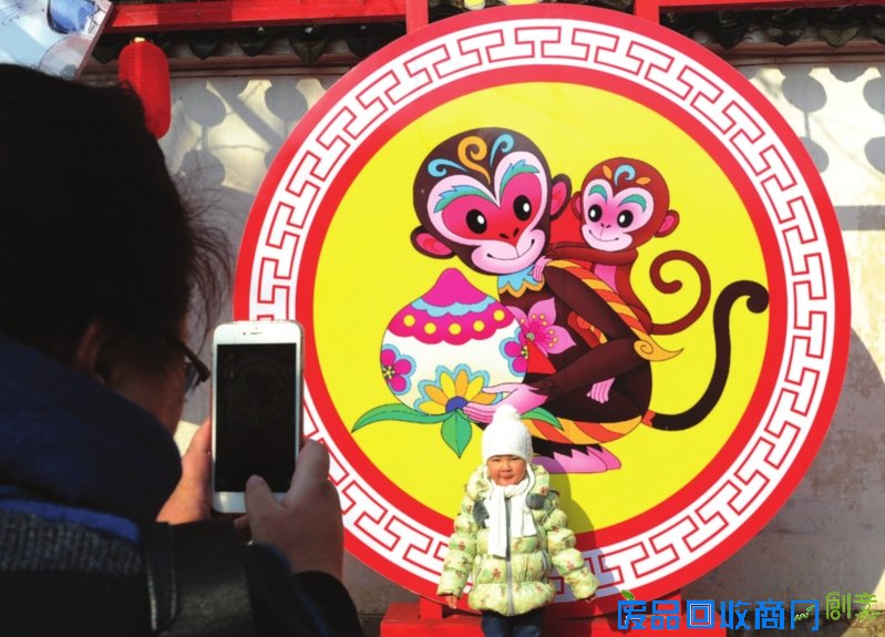 　　虎丘山上引“猴”来