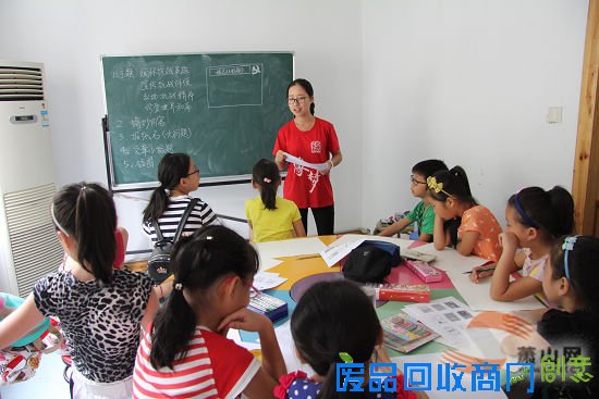 小鬼当家犯了愁 大学生进社区支教来搞定