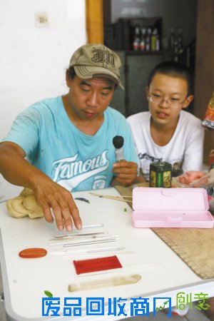 石家庄残疾男子身残志坚 8年练成面塑高手(图)