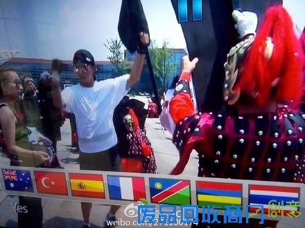 极速前进第二季收官韩庚夺冠吴昕痛哭 杨千嬅怒踢背包