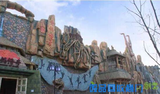 女娲补天利用了现场实景特效、立体电影、机械特技、动感平台等技术，综合了巨幕、环幕4D电影、多自由度动感游览车等多项高科技游乐设施，游客可以乘坐动感览车跟随女娲击败猛兽，夺回五彩石补天。