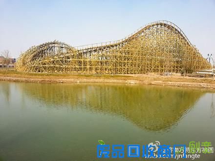 而在神话乐园区域，九州神韵、女娲补天、决战金山寺、烈焰风云等一座座充满神话传说色彩的场馆吸引着我们一探究竟。据了解，非遗园大大小小的游玩项目中，有九成能体现高科技元素，其中不少项目甚至堪称“全球之最”。这些主题场馆采用全息影像技术、超大型球幕、天幕、360度环幕等顶尖高科技表现手法，还原神话传说中的故事情节，带领游客与神话传说中的故事主角一起穿越时空，去体验华夏神话中仙魔斗法的恢弘场景。