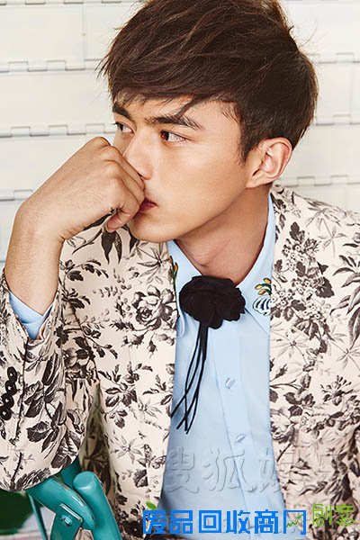 叶祖新暖春大片曝光秒变呆萌“五花肉”