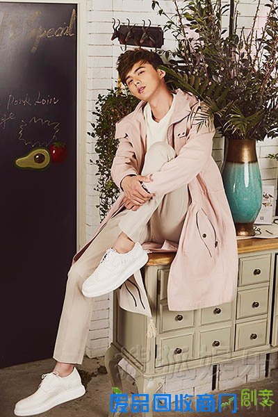 叶祖新暖春大片曝光秒变呆萌“五花肉”