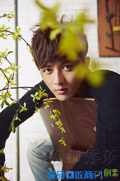 叶祖新暖春大片曝光秒变呆萌“五花肉”