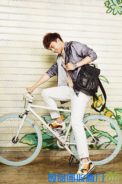 叶祖新暖春大片曝光秒变呆萌“五花肉”