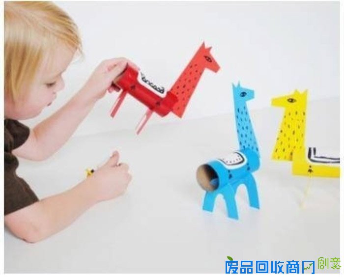 小朋友可以自己动手的小手工diy制作 卷筒长颈鹿
