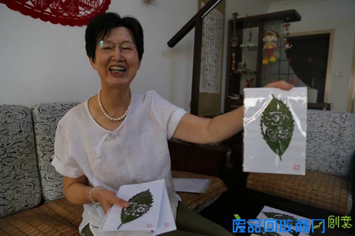 中國評論新聞:浙江嘉興:樹葉上的“剪紙”(組圖)