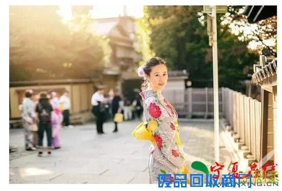 美女摄影师示范教你get到一张完美的逆光照