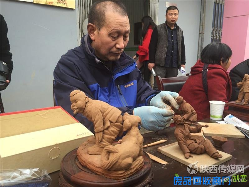 关中风情泥塑苗春生