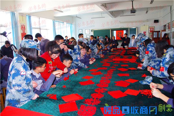 胶州四中再度携手香港航空青年团 助力青少年航空教育