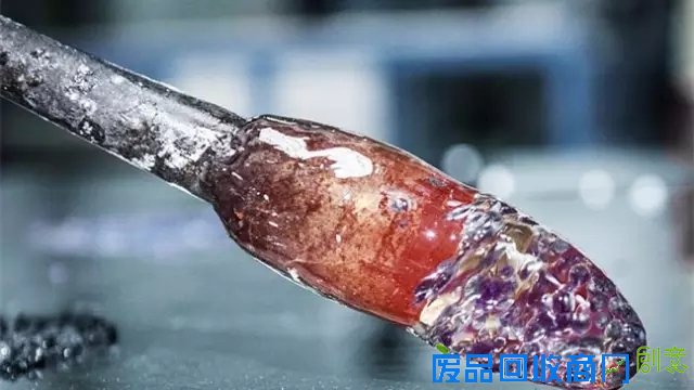 浙江人丨钟情一生 她将玻璃变成花