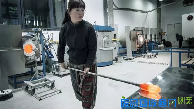 浙江人丨钟情一生 她将玻璃变成花