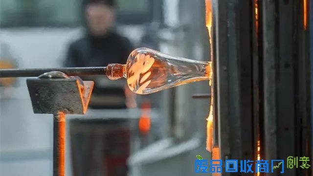 浙江人丨钟情一生 她将玻璃变成花