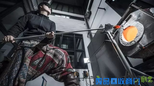 浙江人丨钟情一生 她将玻璃变成花