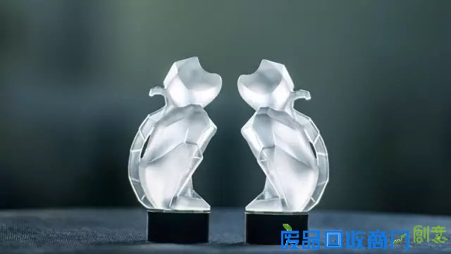 浙江人丨钟情一生 她将玻璃变成花