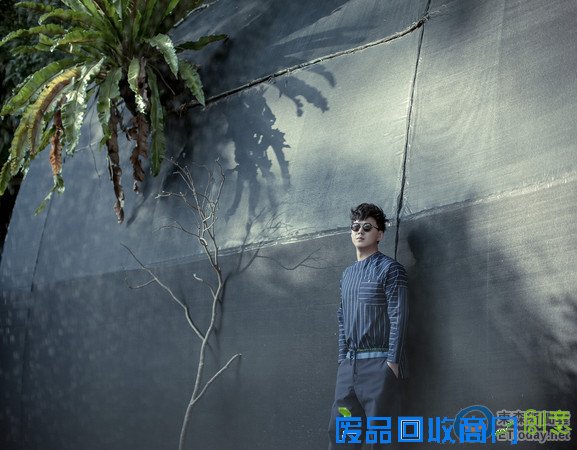 狂玩「放大鏡」聚熱脖子手臂!金曲歌王蕭煌奇自稱暖男