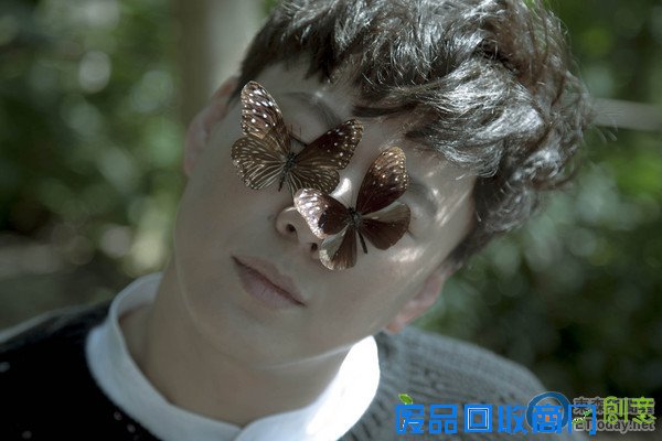 狂玩「放大鏡」聚熱脖子手臂!金曲歌王蕭煌奇自稱暖男