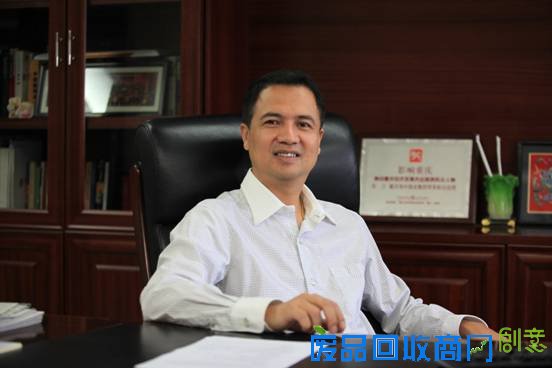 中国旅游新闻网:剪纸达人用时两个多月完成“百猴图”