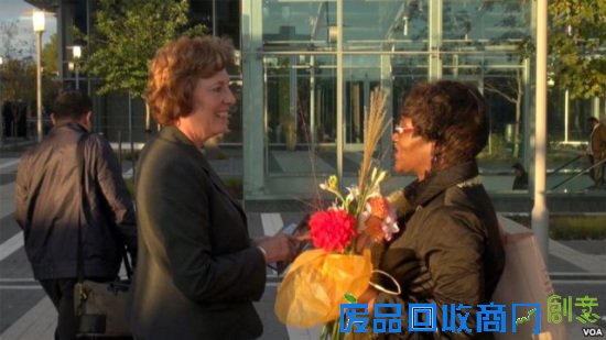 美媒:中期选举将近低知名度候选人沿街拜票