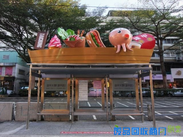 台中建创意特色候车亭 “大肠包小肠”显美食特色 台中建创意特色候车亭 “大肠包小肠”显美食特色