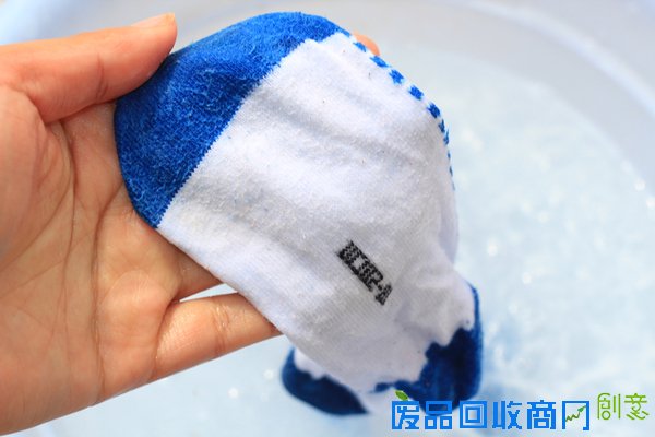 洁净衣物不伤手 贝贝熊小白皂