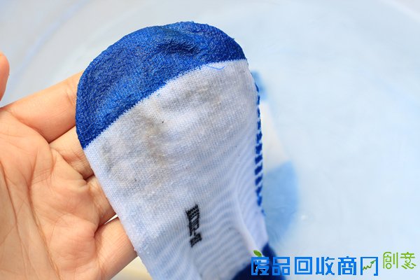 洁净衣物不伤手 贝贝熊小白皂