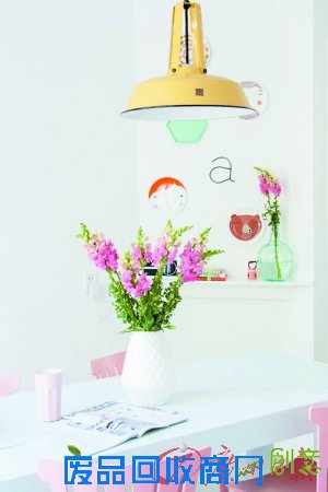 简洁的线条,明艳的花朵,能营造出面朝大海、春暖花开的意境。