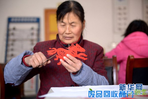 剪纸迎新年 组图