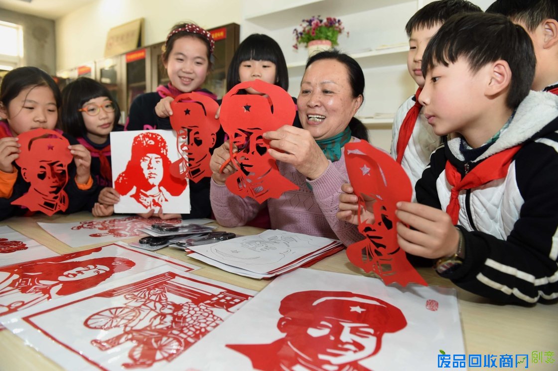 合肥：非遗剪纸弘扬雷锋精神